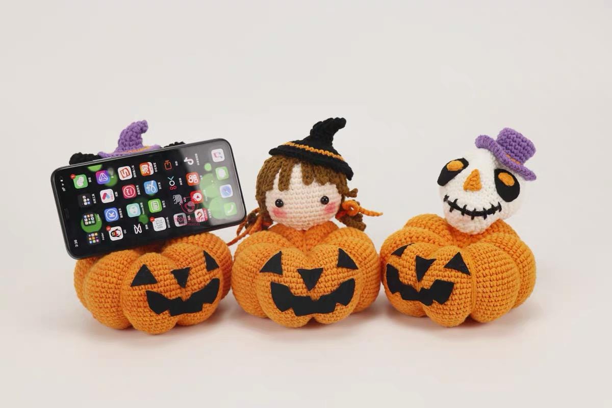 Hand Knit Pumpkins Phone Holder Fall Decor Halloween Holiday theme Desktop Decor Stands