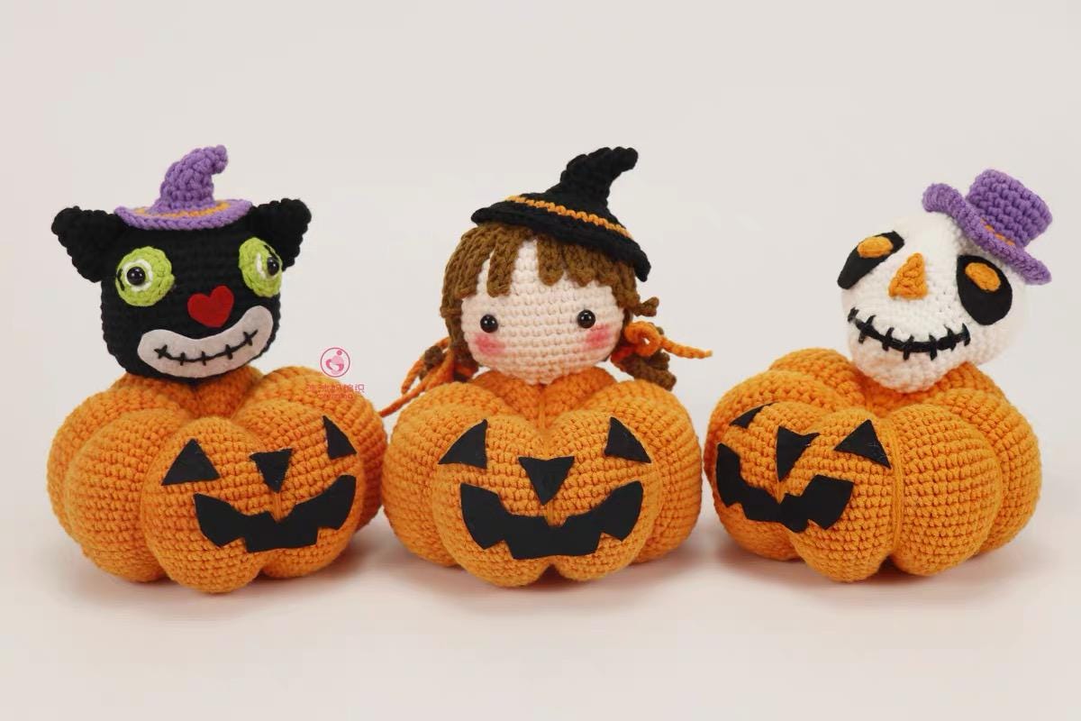 Hand Knit Pumpkins Phone Holder Fall Decor Halloween Holiday theme Desktop Decor Stands